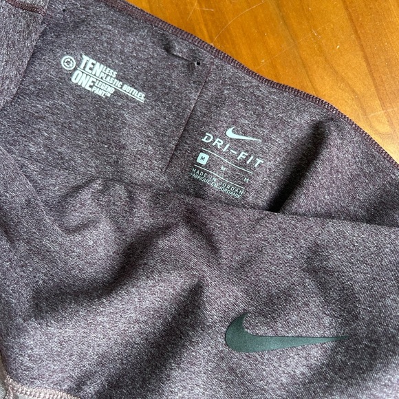 Nike Dri-FIT 10 Less Plastic Bottles Leggings - Picture 3 of 3